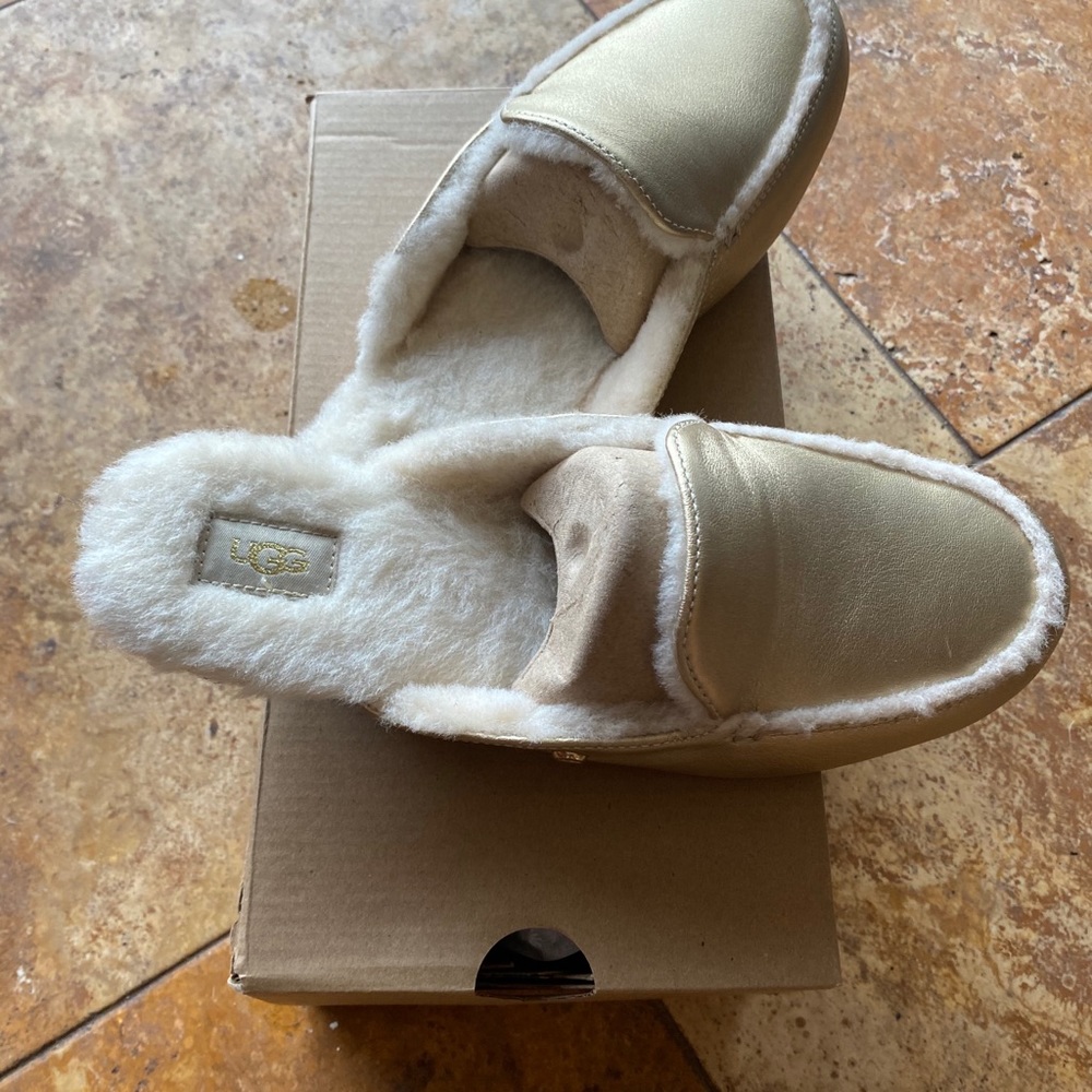 UGG NEW LADIES GOLD SLIDES SIZE9 - Picture 5 of 6
